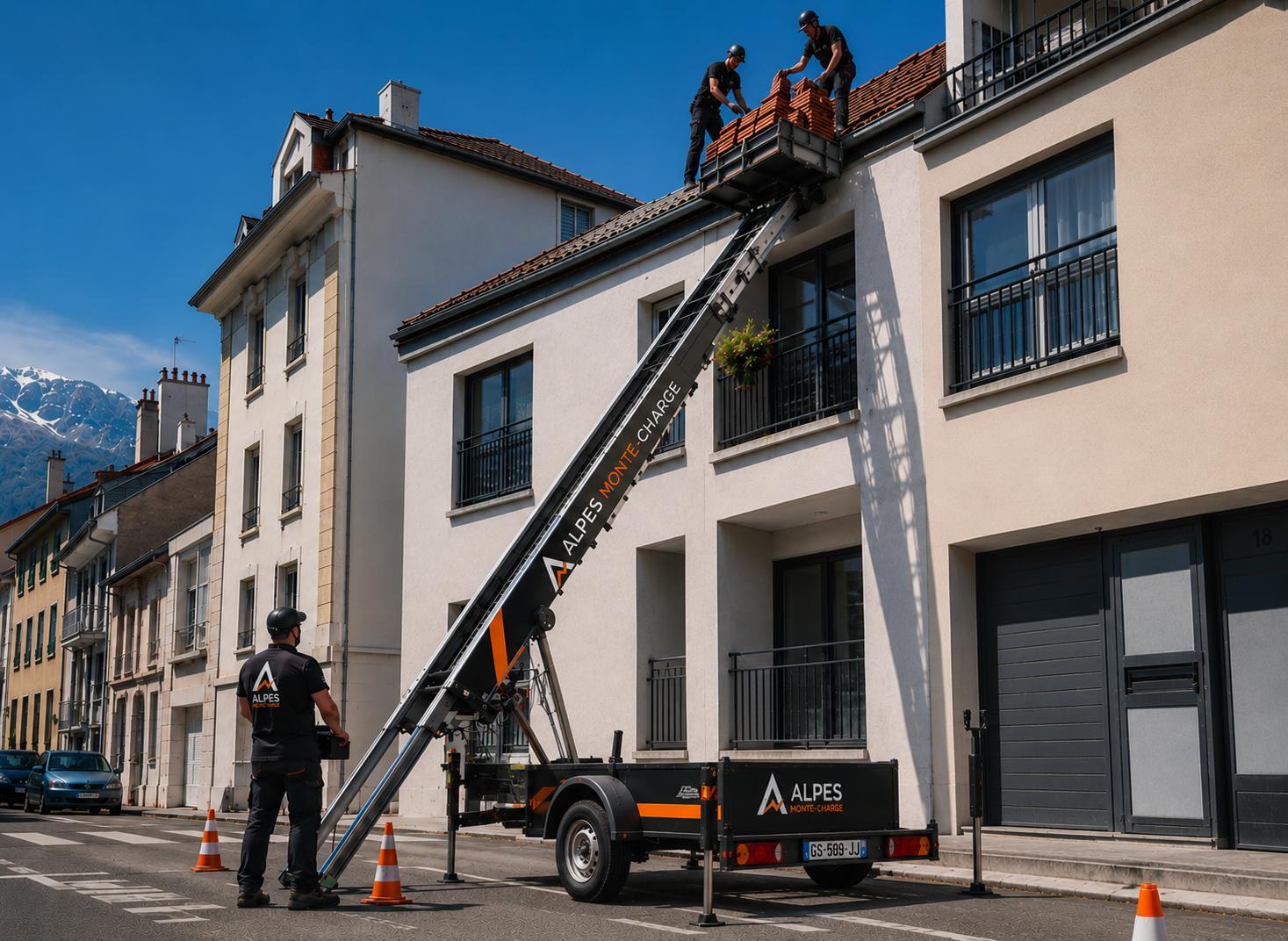 Monte-charge en intervention sur un chantier à Grenoble